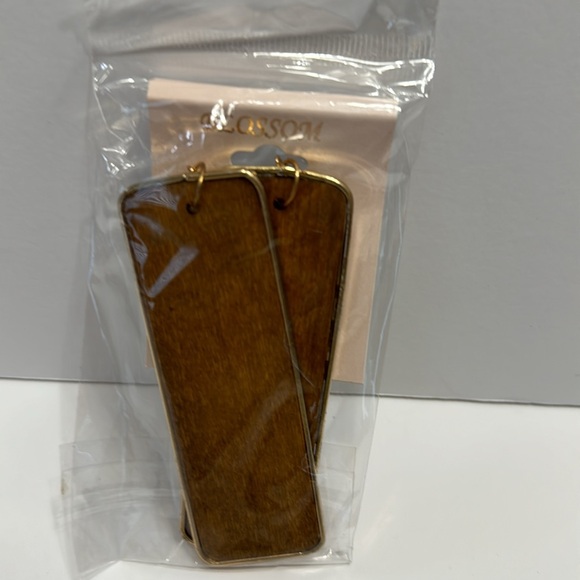 Blossom (Set of 3) Light Brown Earrings Gold trim & New in Package - Picture 9 of 17